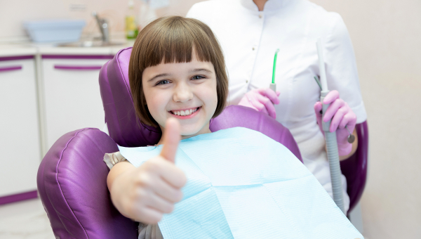 child_thumbs_up_dentists_chair_thumbnail